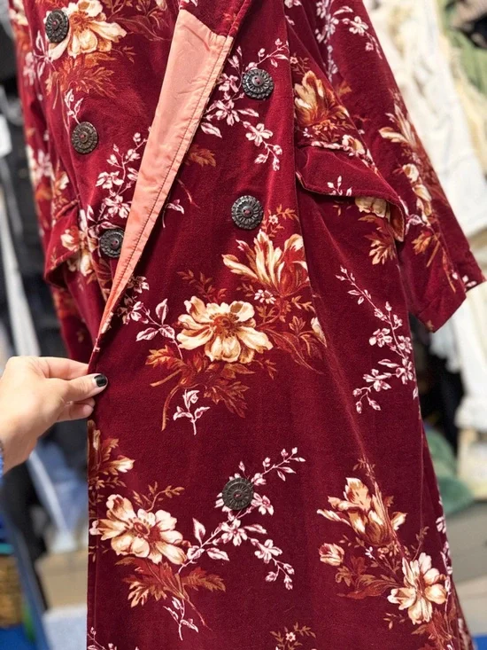 Red Floral Velvet Double-Breasted Long Coat - Picture 7 of 8